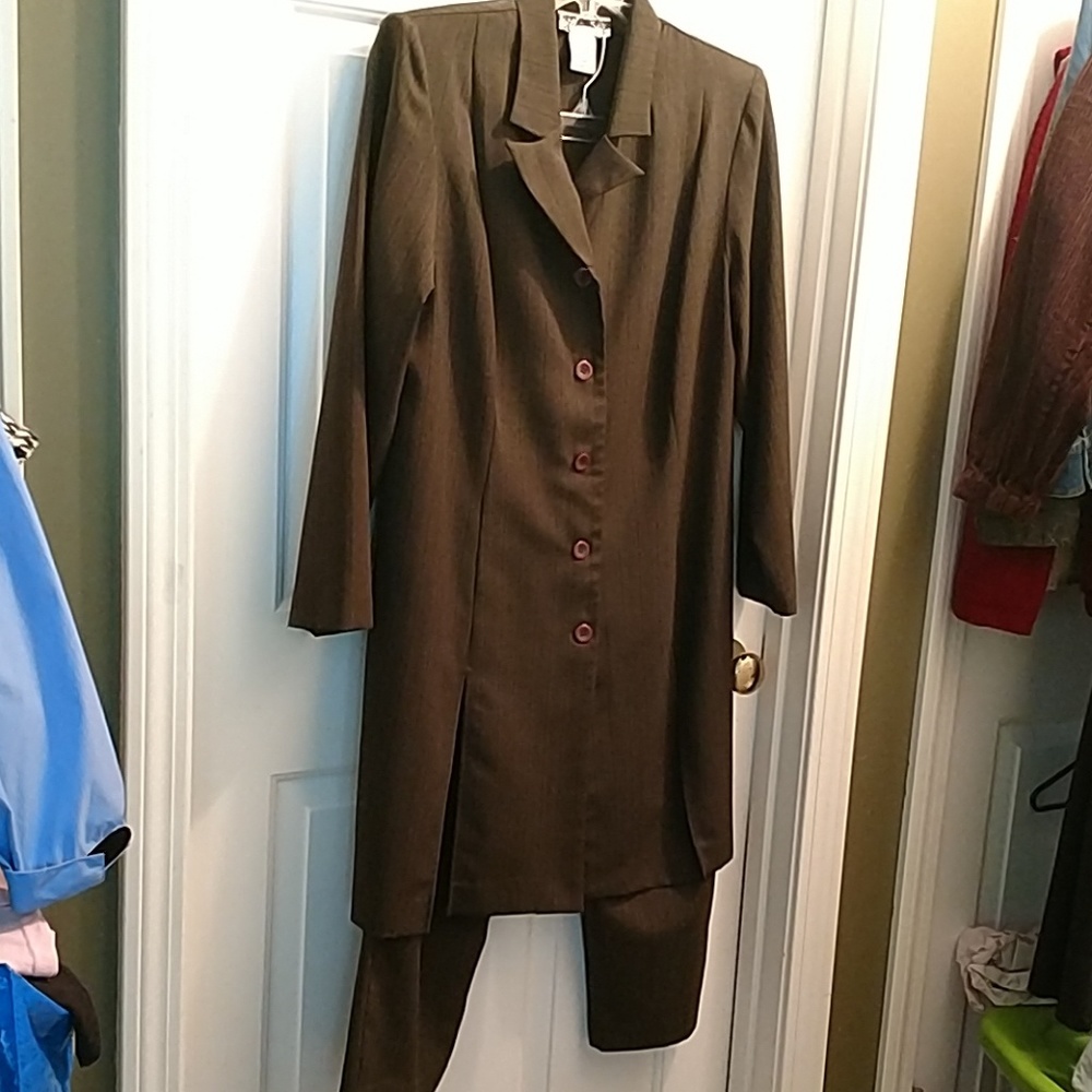 DANA KAY 2 piece suit, size 14